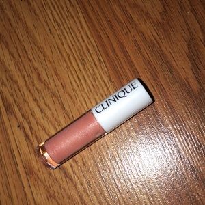 Mini Clinique lip gloss in air kiss